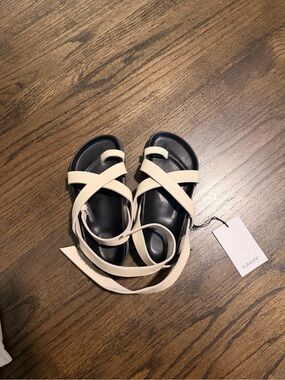 NWT Liberté Brontë Sandal Ivory